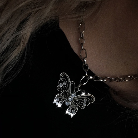 Butterfly necklace ✨ - Picture 4 of 4
